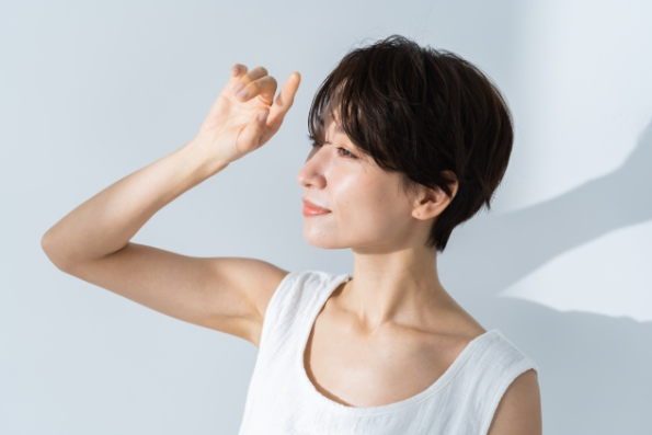 水光注射はほうれい線に効く？4つの効果とヒアルロン酸との違いを解説